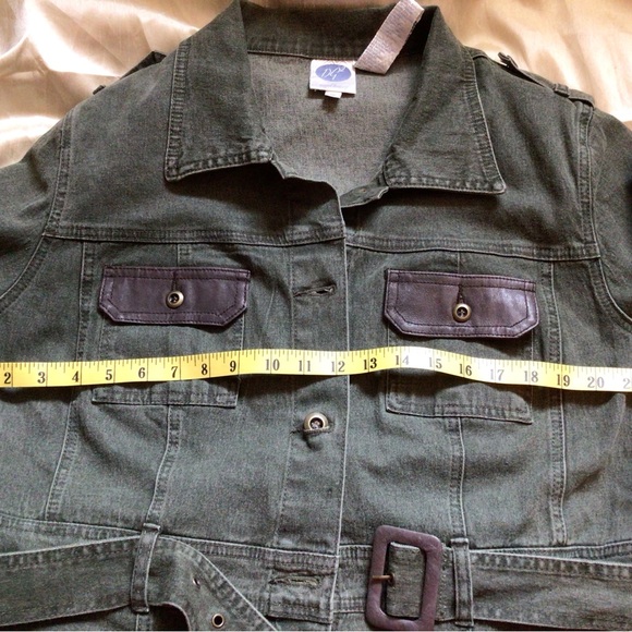 DG2 woman’s jacket and pants. Size 1x petite. - Picture 8 of 8